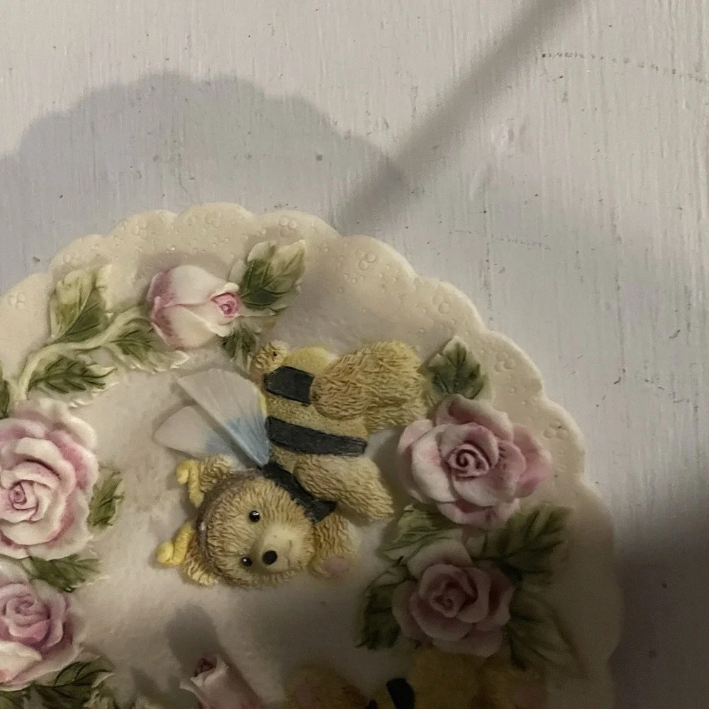 1997 Popular Imports Teddy Bear‎ Bees Flowers Raised Resin Decorative Plate